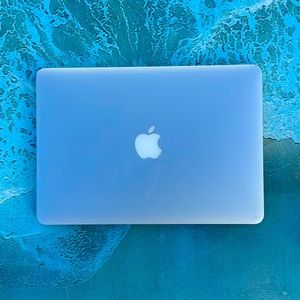 Apple Macbook Pro Retina 13 inch A1502. 256GB - Pristine condition